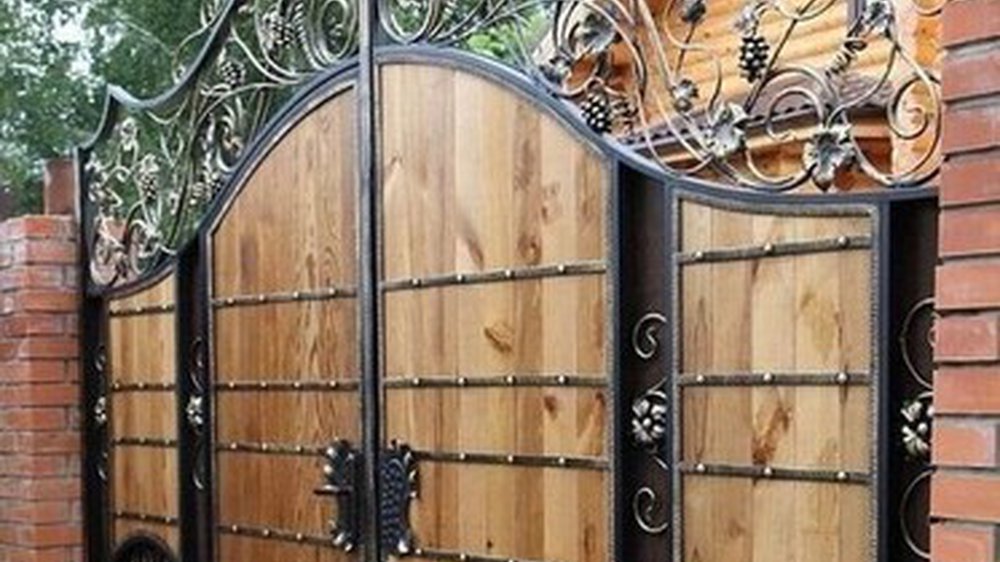 Brána kov-dřevo